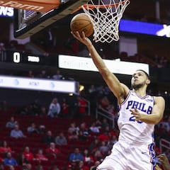 Ben Simmons (24+7+9) y Embiid (22+9+5) dominan a los Rockets