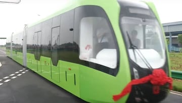 China estrena un tren eléctrico sin conductor que no usa vías