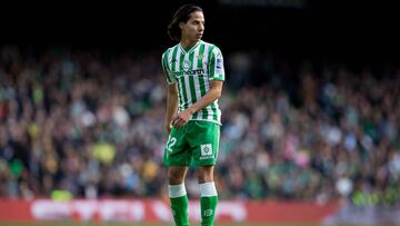 Diego Lainez en su debut en la Liga de España.