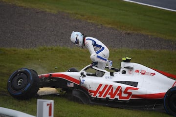 El piloto alemán de Haas terminó la Práctica estrellando el monoplaza contra la barrera. Tras conducir al pit lane terminó por derrapar y se estrelló contra la barrera de protección.