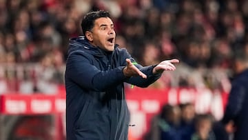 GIRONA, 03/02/2025.- El entrenador del Girona, Míchel Sánchez, durante el partido de LaLiga EA Sports que Girona FC y UD Las Palmas disputan este lunes en el estadio de Montilivi. EFE/David Borrat