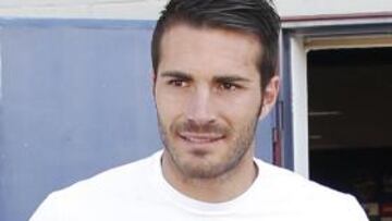 Xavi Torres, que aún no ha resuelto el conflicto con el Levante, sigue entrenándose en el Málaga y ha sido citado por Pellegrini para disputar el encuentro contra el Xerez.