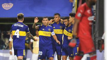 "Riquelme y Tevez tienen que arreglar la situación, los demás son de palo"