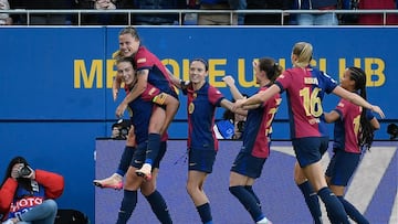 Barcelona's Spanish forward #09 Claudia Pina (L) rides on a teammates shoulders as she celebrates scoring their fourth goal during the UEFA Women's Champions League semi-final first leg football match between FC Barcelona and Chelsea at the Johan Cruyff stadium in Barcelona, on April 20, 2025. (Photo by Josep LAGO / AFP)