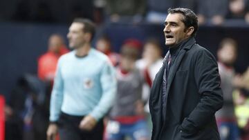 Ernesto Valverde, en la banda de El Sadar.