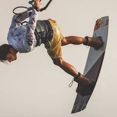 Tarifa se prepara para la cita del año del kitesurf nacional