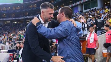 Martin Demichelis head coach of Monterrey and Andre Soares Jardine head coach of America during the 16th round match between Monterrey and America as part of the Liga BBVA MX, Torneo Clausura 2025 at BBVA Bancomer Stadium, on April 16, 2025 in Monterrey, Nuevo Leon, Mexico.