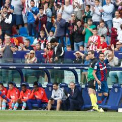 Orriols despide con honores a Pedro López en su último partido