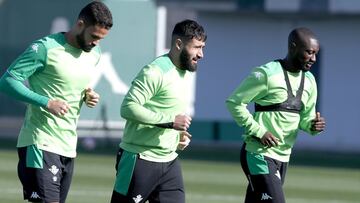 Fekir, con Sabaly y Willian Jos&eacute;. 