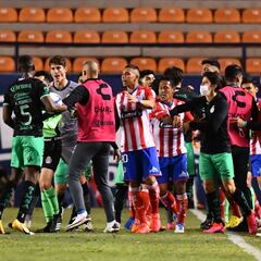 Habrá investigación y castigo por los insultos racistas sobre Félix Torres, asegura Mikel Arriola