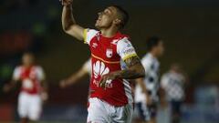 Arias celebra uno de los goles de Santa Fe ante Boyac&aacute; Chic&oacute;. 