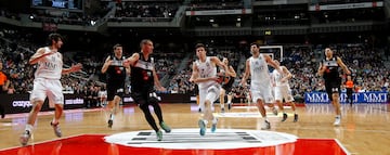 Jonathan Barreiro, Dani Díez y Felipe Reyes, en el último Madrid-Partizán, en febrero de 2014 en el Palacio de Deportes.