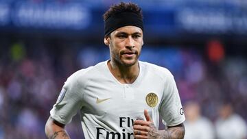 Neymar's father refutes claims of talks with Barcelona