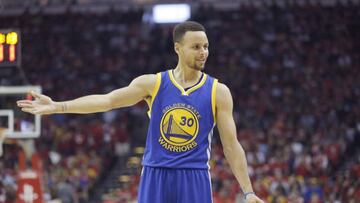 Curry suffers knee sprain, faces two-week layoff