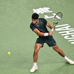 Alcaraz se queda solo