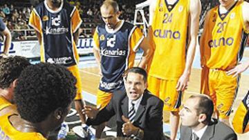 <B>TRIUNFADOR</B>. Pedro Martínez (Gran Canaria) manda a sus hombres.