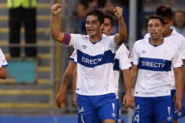 Álvarez festeja un gol en la UC de la temporada 2015.