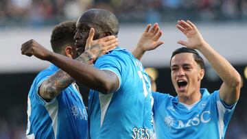 Napoli's Belgian forward #11 Romelu Lukaku celebrates scoring his team's first goal with Napoli's Italian forward #81 Giacomo Raspadori (R) and Napoli's Italian defender #22 Giovanni Di Lorenzo during the Italian Serie A football match between Napoli and Fiorentina at the Diego Armando Maradona stadium in Naples on March 09, 2025. (Photo by Carlo Hermann / AFP)