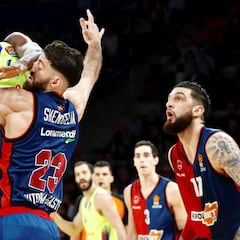 El Barcelona toma aire en la Euroliga con un genial Pangos