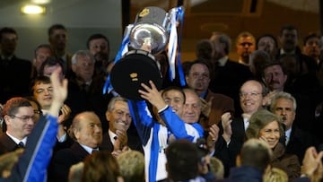 Fran, capitán del Depor, levantó la Copa del Rey en el Bernabéu tras derrotar al Real Madrid (1-2). Su hijo liderará al City en el coliseo madridista.
