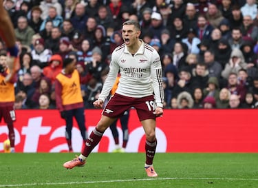 Emery dinamita la Premier