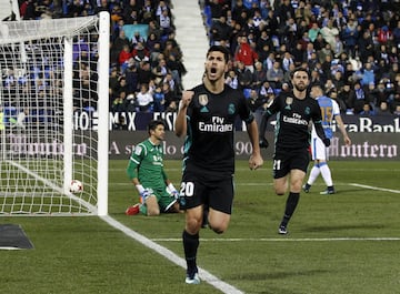 0-1. Marcó Asensio celebró el primer gol.