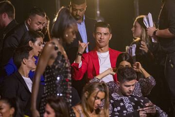 El jugador de la Juventus y su pareja acudieron a los MTV European Music Awards (EMA) en Sevilla, donde disfrutaron de la mejor música actual.