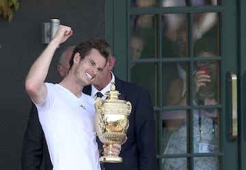 Llegó julio de 2013 y Andy Murray por fin levantó un título de Grand Slam.
El escocés venció en la final a Djokovic y se convirtió en el primer británcio en ganar Wimbledon desde Fred Perry en 1936.