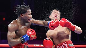 El uzbeko Otabek Kholmatov sufri su primera derrota como profesional tras pelear hasta los ltimos segundos del 12 round contra el estadounidense Raymond Ford. Hasta antes de ser noqueado, el europeo era favorecido en las tarjetas de dos de los tres jueces en el Turning Stone Resort & Casino.