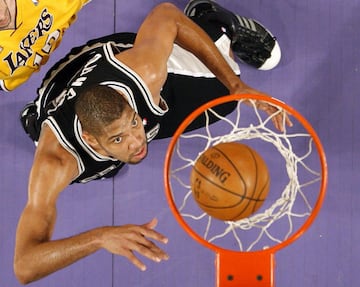 Jugó en los San Antonio Spurs (1997-2016). Conquistó cinco anillos de campeón de la NBA, dos premios al jugador más valioso de la NBA, tres veces elegido MVP de las Finales, diez apariciones en el mejor quinteto de la NBA, entre otros logros. También participó en 15 ediciones del All Star Game de la NBA.