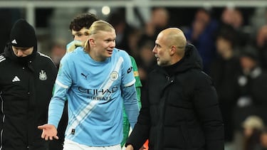 Soccer Football - Carabao Cup - Semi Final - First Leg - Newcastle United v Manchester City - St James' Park, Newcastle, Britain - January 13, 2026 Manchester City manager Pep Guardiola talks with Manchester City's Erling Haaland after the match REUTERS/Scott Heppell EDITORIAL USE ONLY. NO USE WITH UNAUTHORIZED AUDIO, VIDEO, DATA, FIXTURE LISTS, CLUB/LEAGUE LOGOS OR 'LIVE' SERVICES. ONLINE IN-MATCH USE LIMITED TO 120 IMAGES, NO VIDEO EMULATION. NO USE IN BETTING, GAMES OR SINGLE CLUB/LEAGUE/PLAYER PUBLICATIONS. PLEASE CONTACT YOUR ACCOUNT REPRESENTATIVE FOR FURTHER DETAILS..
