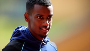 Soccer Football - Premier League - Wolverhampton Wanderers v Newcastle United - Molineux Stadium, Wolverhampton, Britain - August 28, 2022 Newcastle United's Alexander Isak before the match REUTERS/Phil Noble EDITORIAL USE ONLY. No use with unauthorized audio, video, data, fixture lists, club/league logos or 'live' services. Online in-match use limited to 75 images, no video emulation. No use in betting, games or single club /league/player publications.  Please contact your account representative for further details.