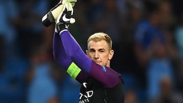MANCHESTER, ENGLAND - AUGUST 24: Joe Hart of Manchester City applauds the fans after the UEFA Champions League Play-off Second Leg match between Manchester City and Steaua Bucharest at Etihad Stadium on August 24, 2016 in Manchester, England. (Photo by Michael Regan/Getty Images)