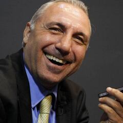 Stoichkov se cachondea y pide a Aytekin en la final de Champions