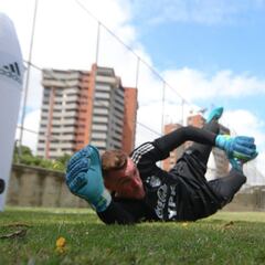 Armani se quedó afuera del banco por una sinovitis