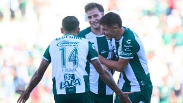 Bruno Barticciotto celebrates his goal 2-0 of Santos during the 13th round match between Santos and Atletico de San Luis as part of the Liga BBVA MX, Torneo Clausura 2025 at TSM Corona Stadium, on March 30, 2025 in Torreon, Coahuila, Mexico.
