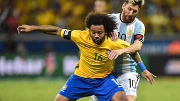 Marcelo ante Messi en el partido de ayer.