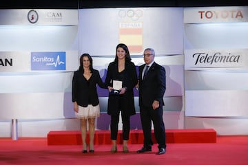 La nadadora Mireia Belmonte, el piragüista Saul Craviotto y la karateca Sandra Sánchez, entre otros muchos deportistas españoles, han sido premiados en la gala anual organizada por el Comité Olímpico Español, que reconoce los éxitos más notables de esta temporada.