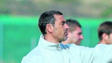 <b>A LA ESPERA. </b>El técnico Javi López realizará mañana la primera sesión en el 'stage'.