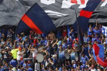 Hinchas de Universidad de Chile realizan banderazo en el Estadio Nacional, previo al Superclásico del domingo 02 de Octubre del 2016.
