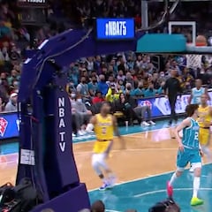 Las cosas de LaMelo: broche con mucha clase para una contra espectacular