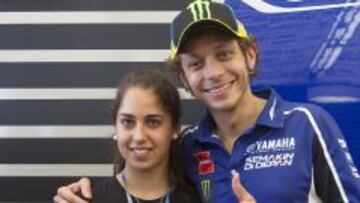 CON MAR&Iacute;A HERRERA. La piloto espa&ntilde;ola, primera en ganar en el CEV, pudo ayer conocer a Rossi.