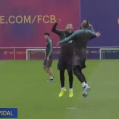 La tijera de Vidal que está entre los goles del mes de Barcelona