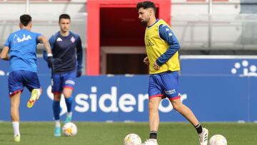 Lezama subasta esta noche tres puntos vitales por la permanencia