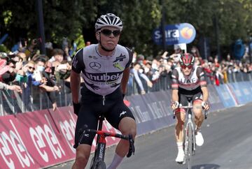 Mauro Schmid, vencedor de la etapa de hoy. 