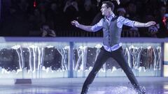 JM01. NUEVA YORK (NY, EE.UU.), 02/12/2016.- El patinador espa&ntilde;ol Javi Fern&aacute;ndez bicampe&oacute;n mundial de patinaje sobre hielo, participa durante el espect&aacute;culo navide&ntilde;o &quot;The Lights Before Christmas&quot; realizado en Bryant Park de Nueva York hoy, 2 de diciembre de 2016. EFE/Miguel Rajmil