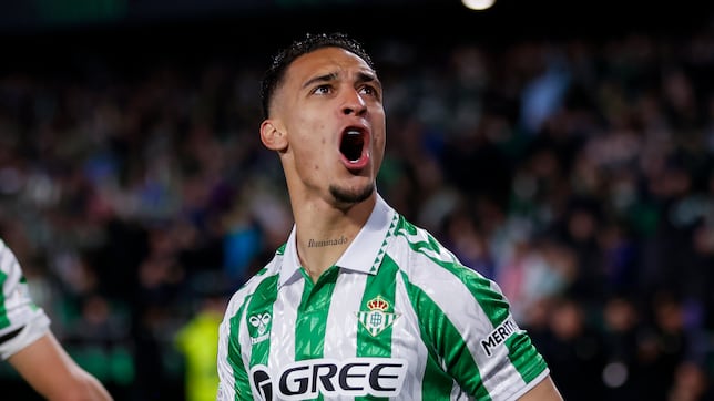 El Betis niega que Antony esté cerrado, como informan desde Inglaterra