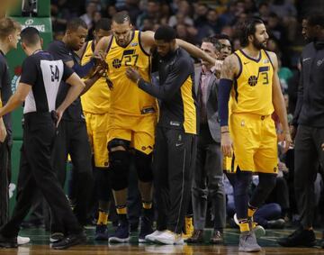 Rudy Gobert tuvo que abandonar el partido por un esguince en el ligamento de la rodilla izquierda.