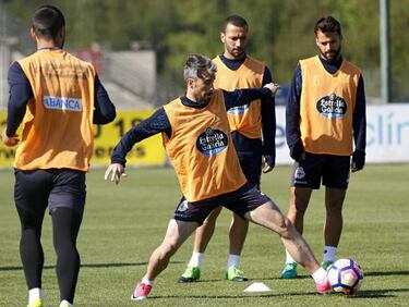 Depor defender Luisinho injures knee in bizarre fashion