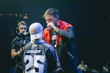 El triunvirato hispanochileno se impone en el caos